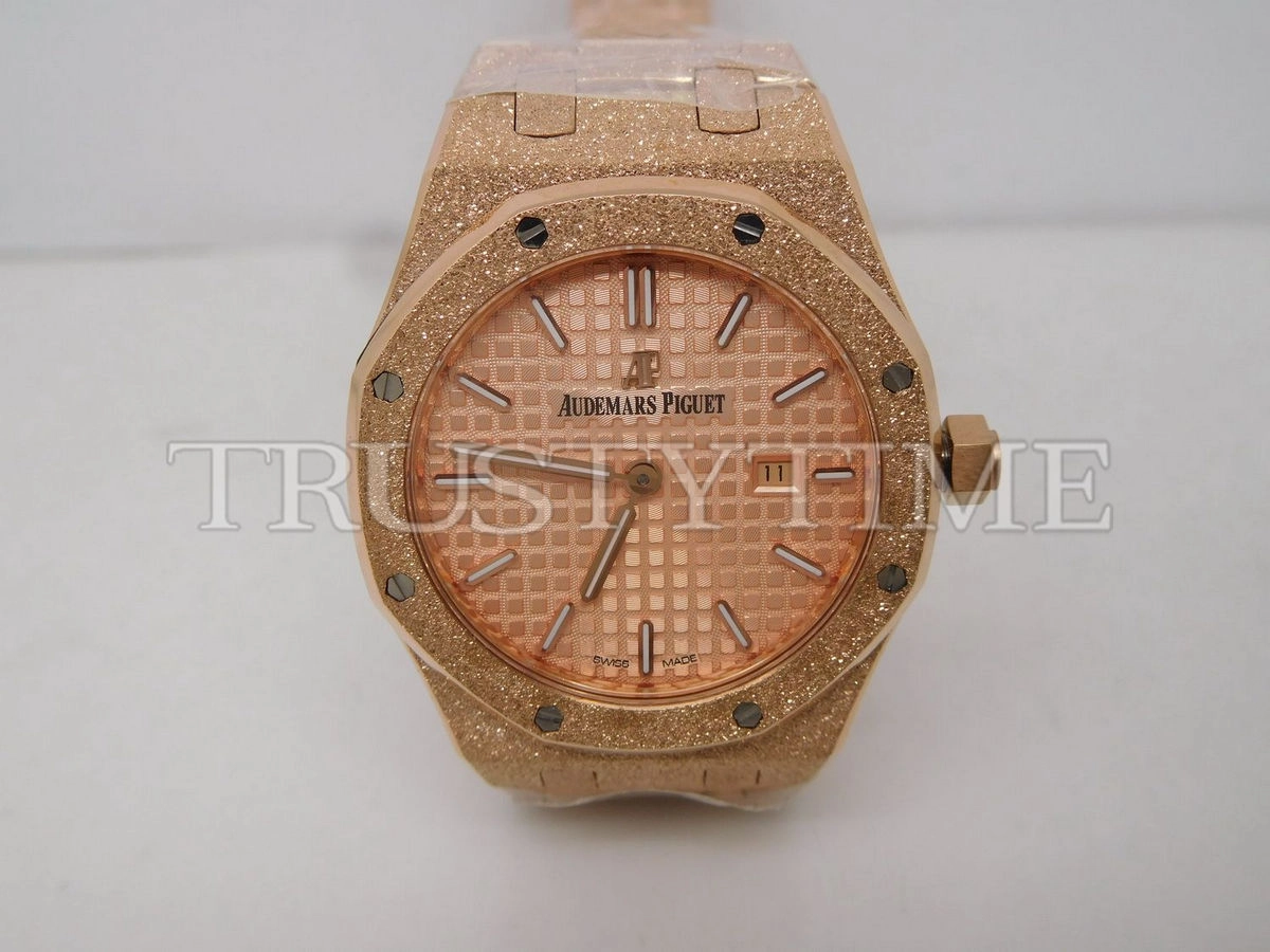 Копия часов Audemars Piguet Royal Oak Frosted 33mm 67653OR.GG.1263OR.02