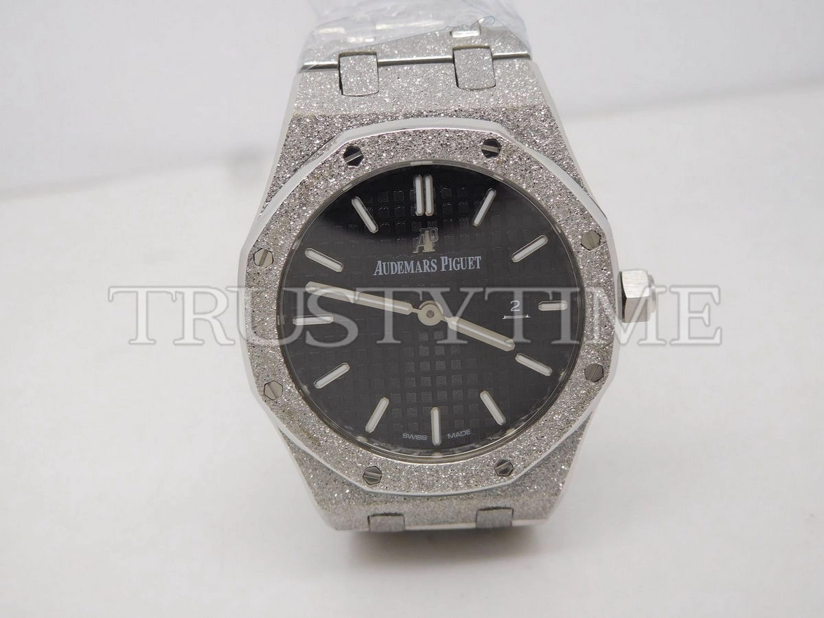 Копия часов Audemars Piguet Royal Oak Frosted 33mm 67653BC.GG.1263BC.02