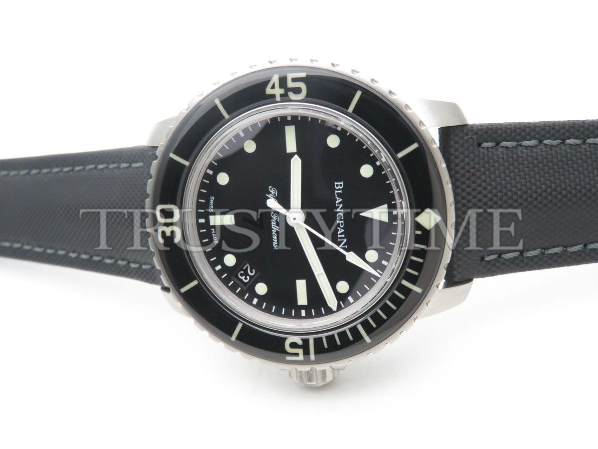 Копия часов Blancpain Fifty Fathoms Nageurs De Combat Automatique 5015E 1130 B52A