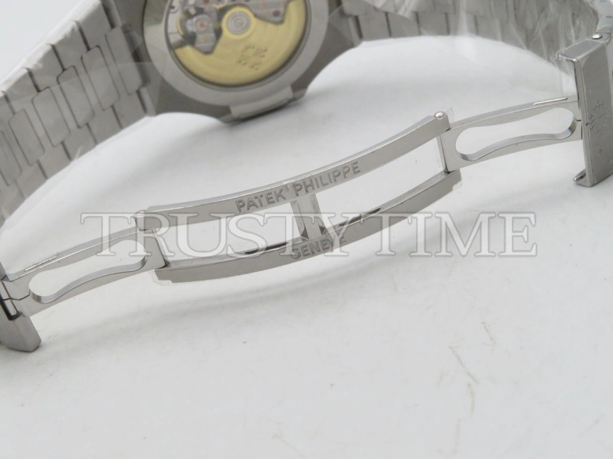 Копия часов Patek Philippe Nautilus Annual Calendar 40,5mm 5726/1A-001