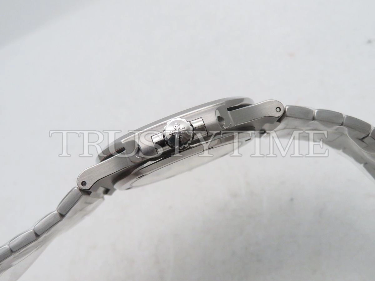 Копия часов Patek Philippe Nautilus 40mm 5711-1A-014