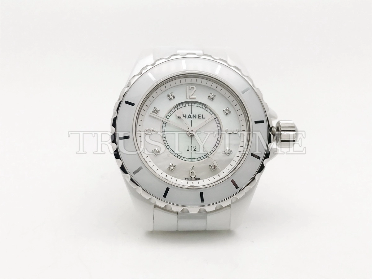 Копия часов Chanel J-12 Mother-Of-Pearl And Diamond Dial 33 H2422