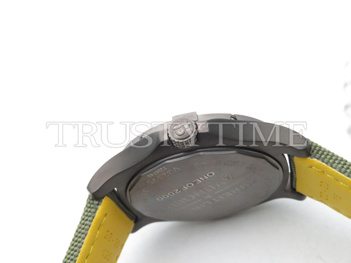 Копия часов Breitling Avenger Automatic GMT 45 Night Mission V323952A1L1X1