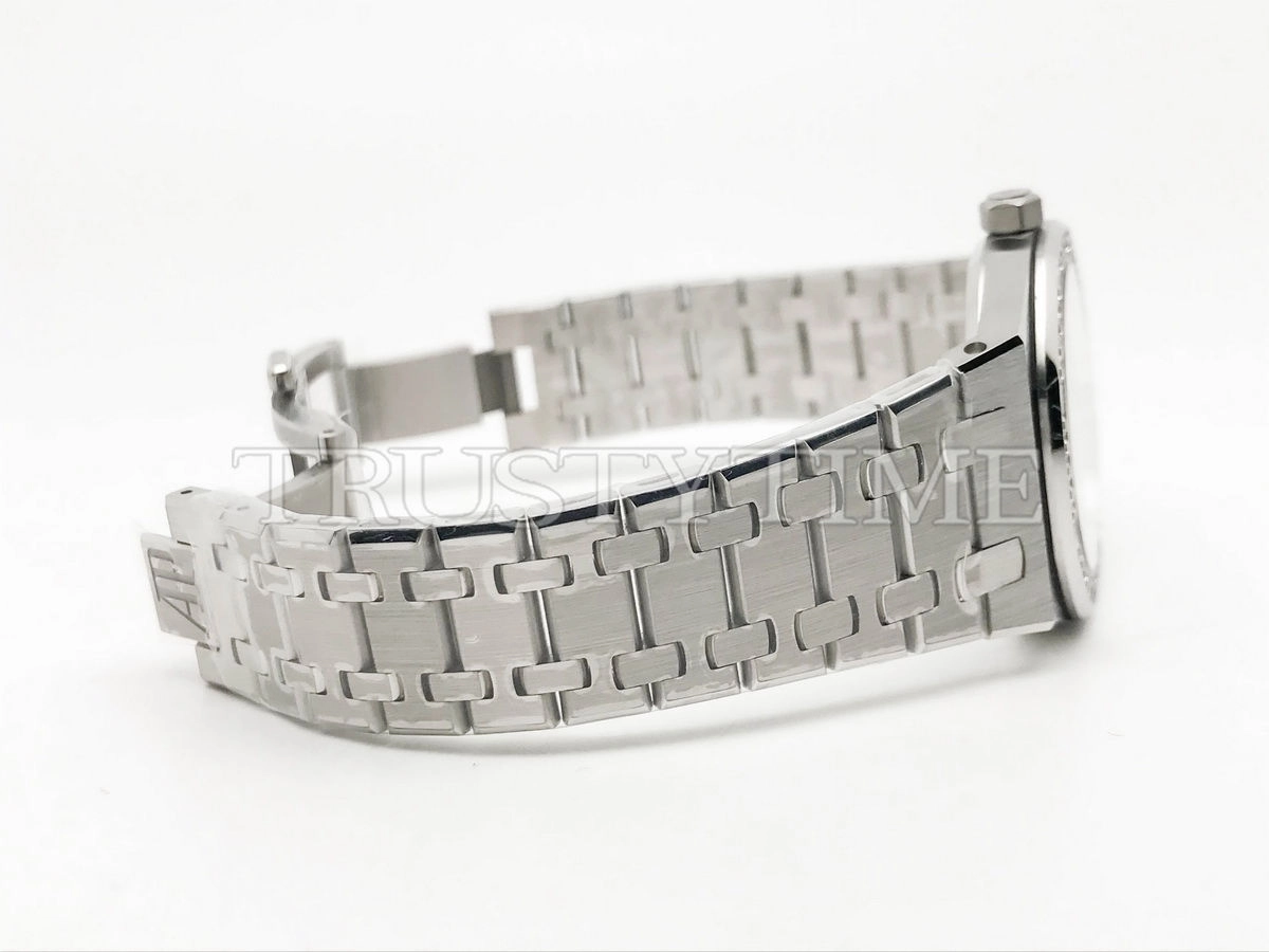 Копия часов Audemars Piguet Royal Oak Ladies 33mm 67651BC.ZZ.1261BC.01