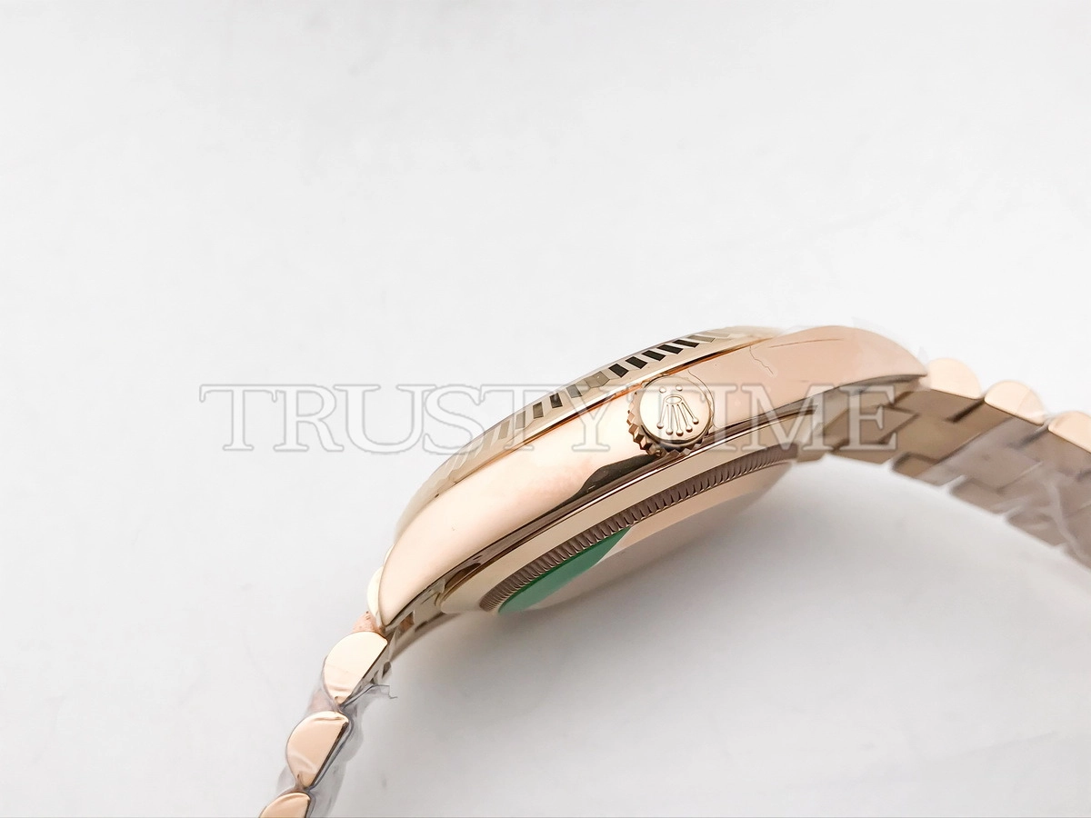 Копия часов Rolex Day-Date 40mm 228235-0004