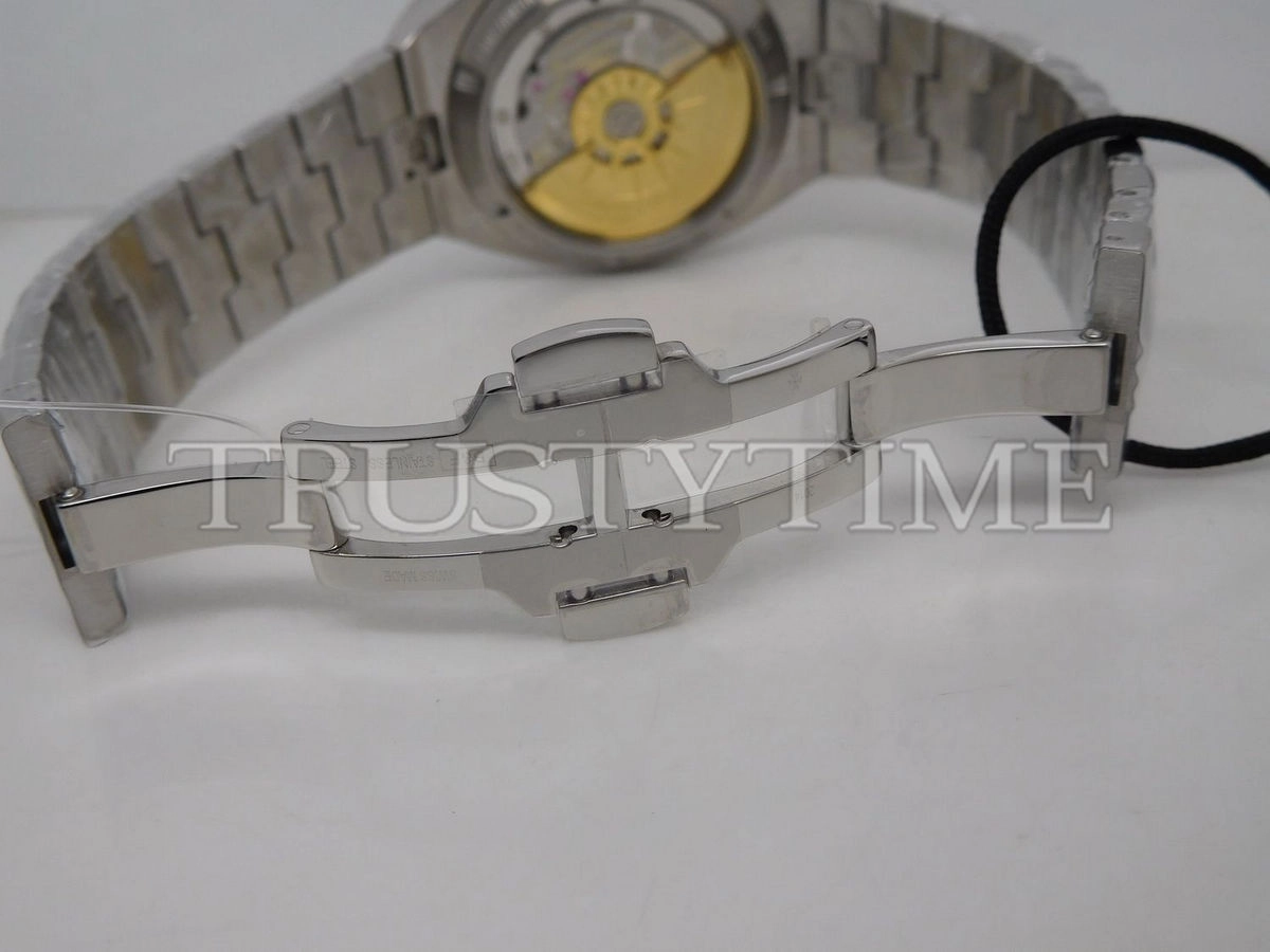 Копия часов Vacheron Constantin Overseas Chronograph 42mm 5500V/110A-B148