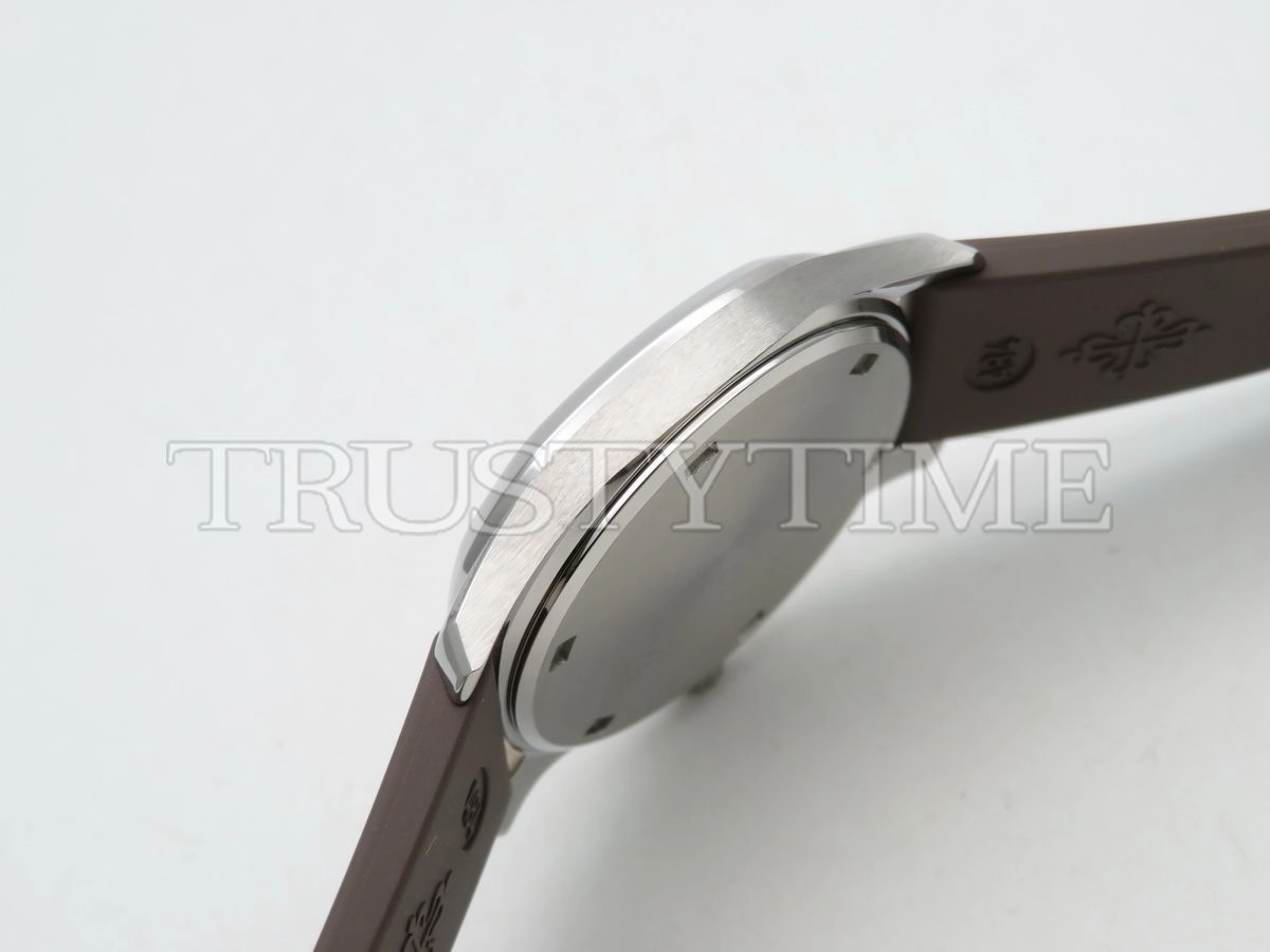Копия часов Patek Philippe Aquanaut Quartz Ladies 35mm 5067A-023