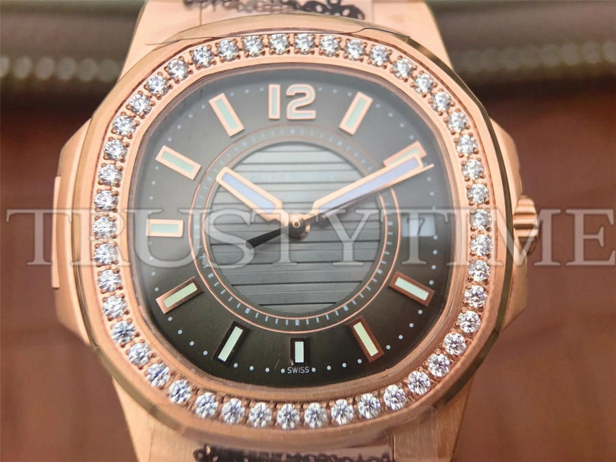 Копия часов Patek Philippe Nautilus Ladies 32mm 7010/1R-010