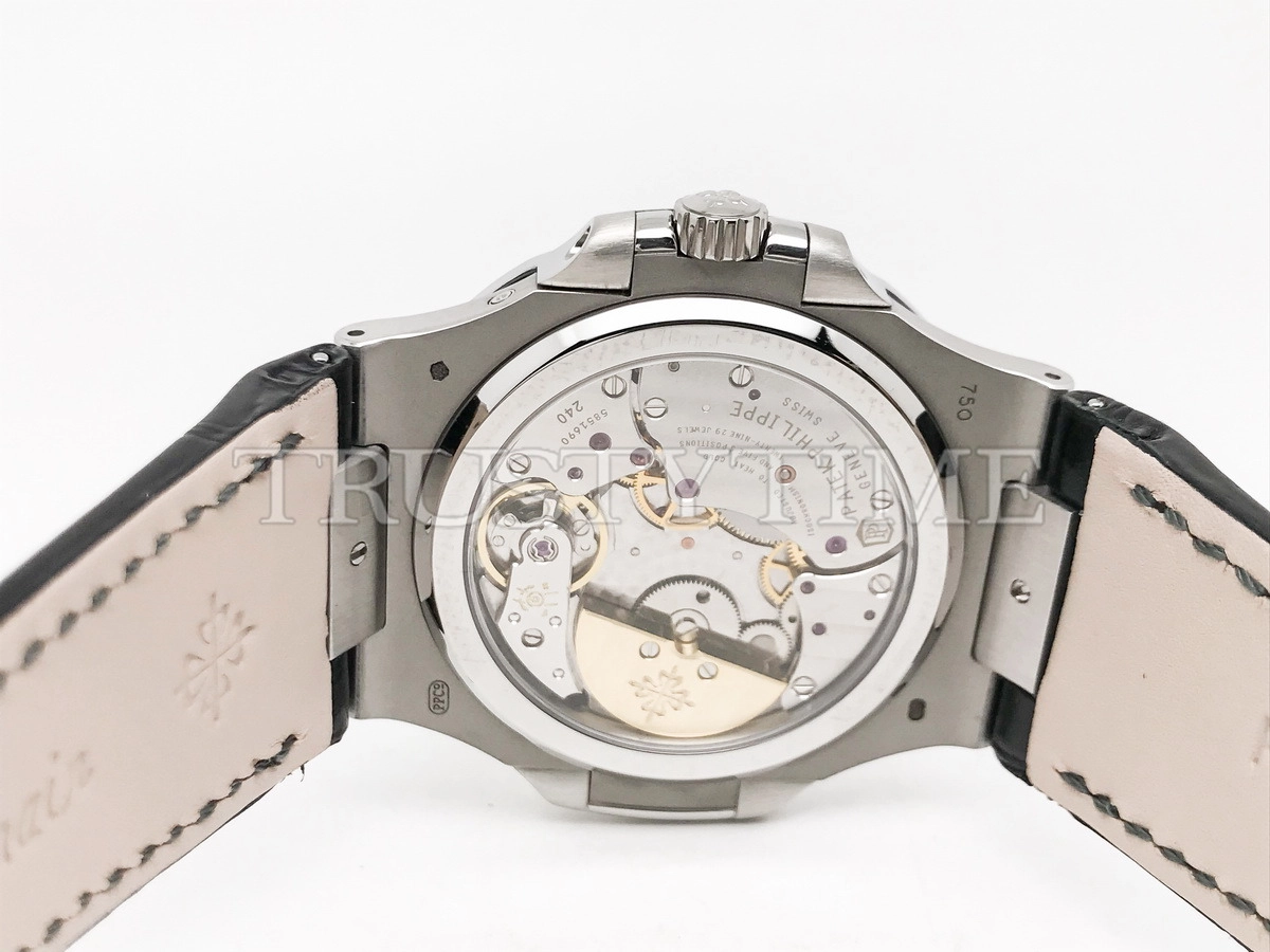 Копия часов Patek Philippe Nautilus Power Reserve Moonphase 40mm 5724G-001