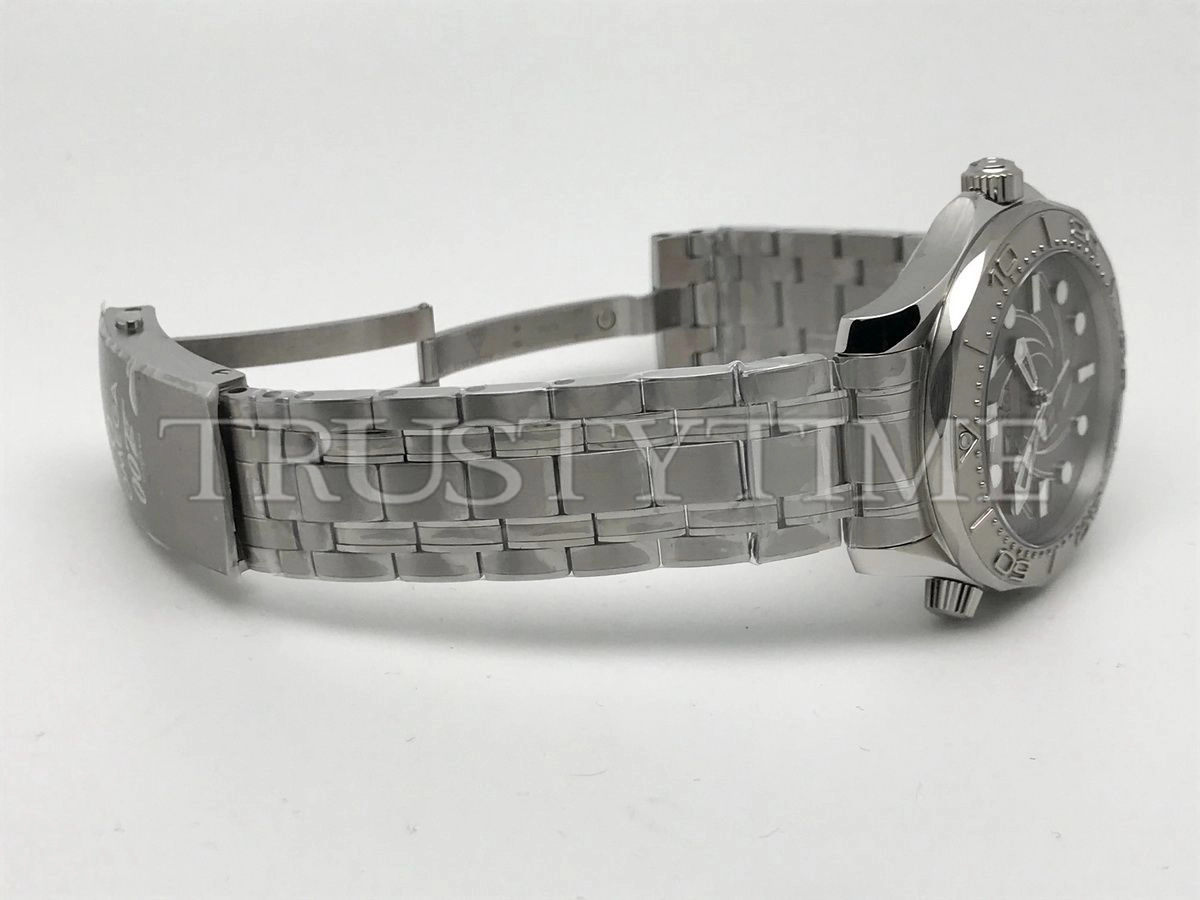 Копия часов Omega Seamaster Diver 300M Master Co-Axial Platinum Aston Martin Neiman Marcus 42mm 210.93.42.20.99.001