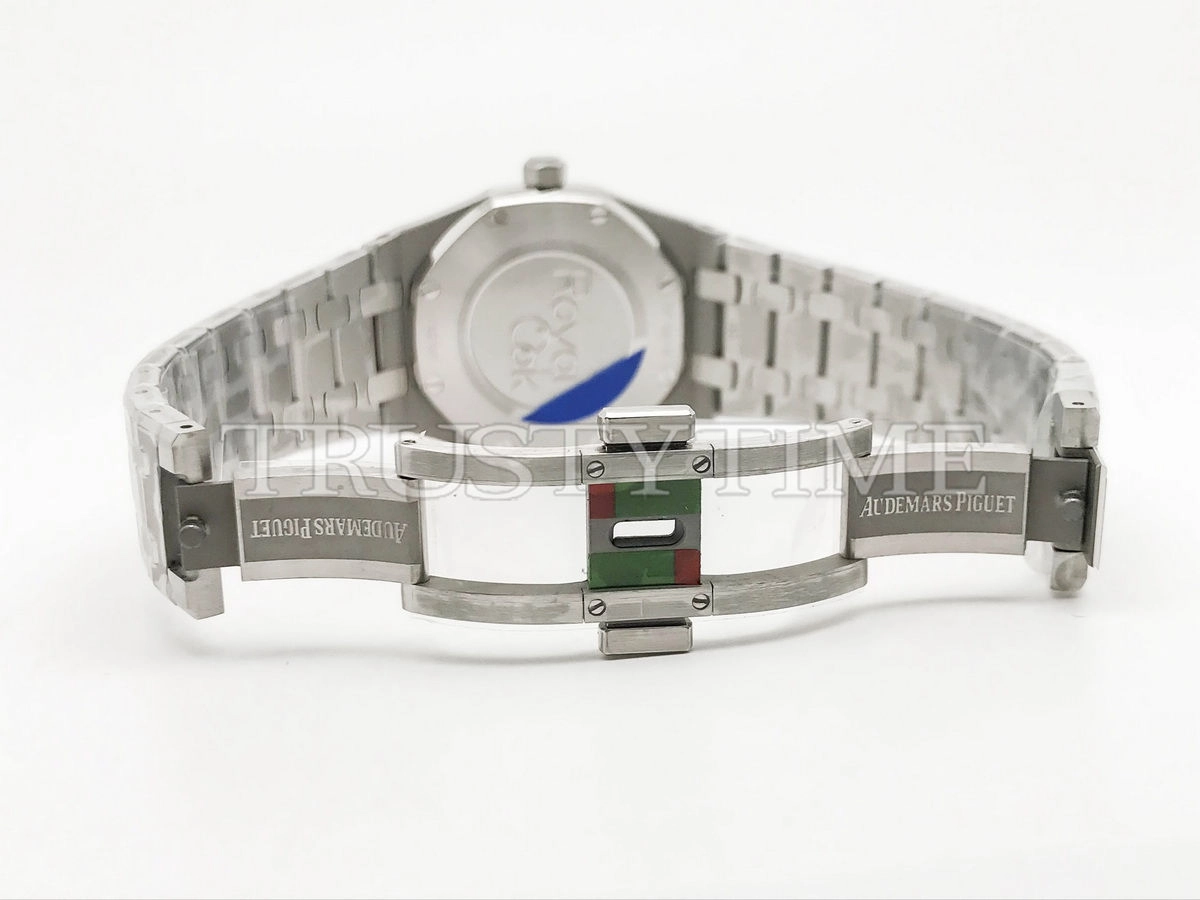 Копия часов Audemars Piguet Royal Oak Ladies 33mm 67651IP.ZZ.1261IP.01