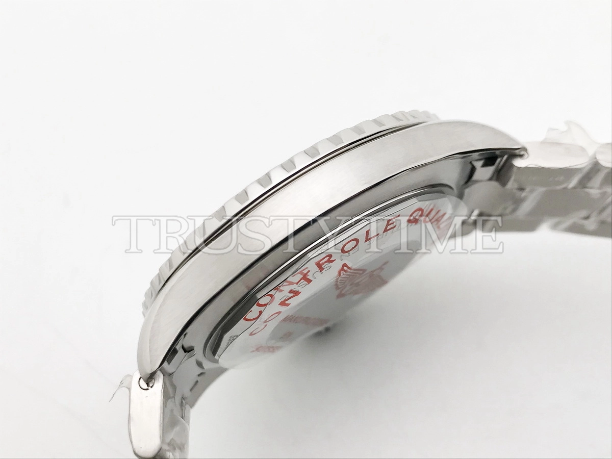Копия часов Breitling Superocean Automatic 44mm A17376A31L1A1
