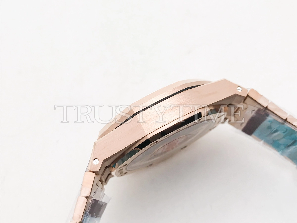 Копия часов Audemars Piguet Royal Oak Selfwinding Chronograph 26239OR.OO.1220OR.02