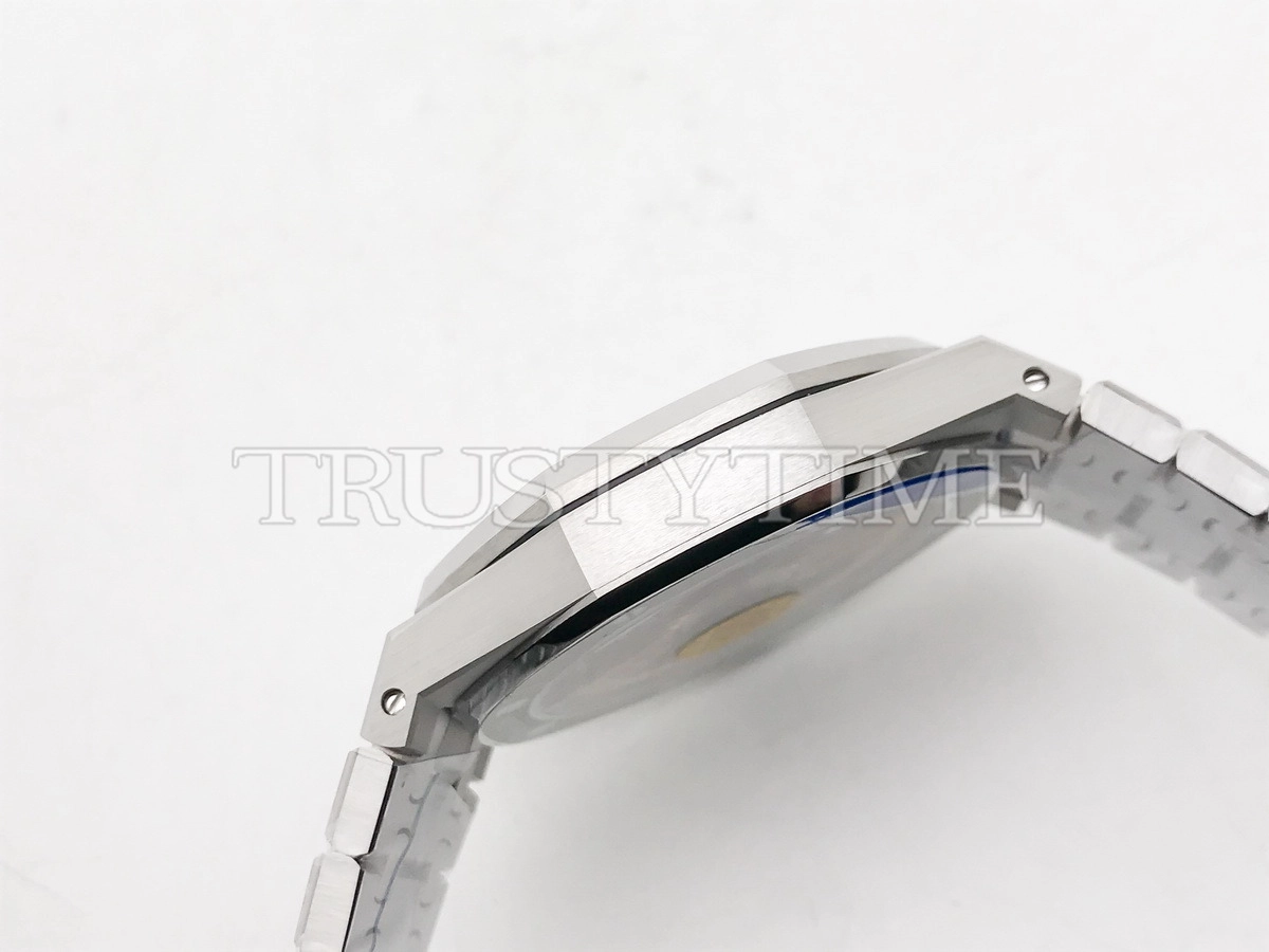 Копия часов Audemars Piguet Royal Oak Selfwinding II 15500ST.OO.1220ST.02