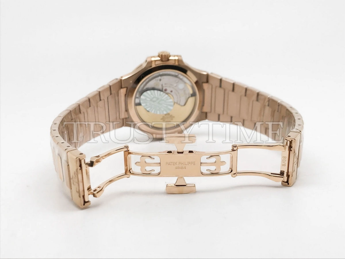 Копия часов Patek Philippe Nautilus Ladies 35mm 7118/1R-010