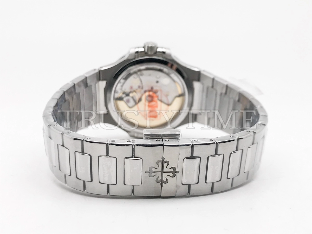 Копия часов Patek Philippe Nautilus Ladies 35mm 7118/1A-001