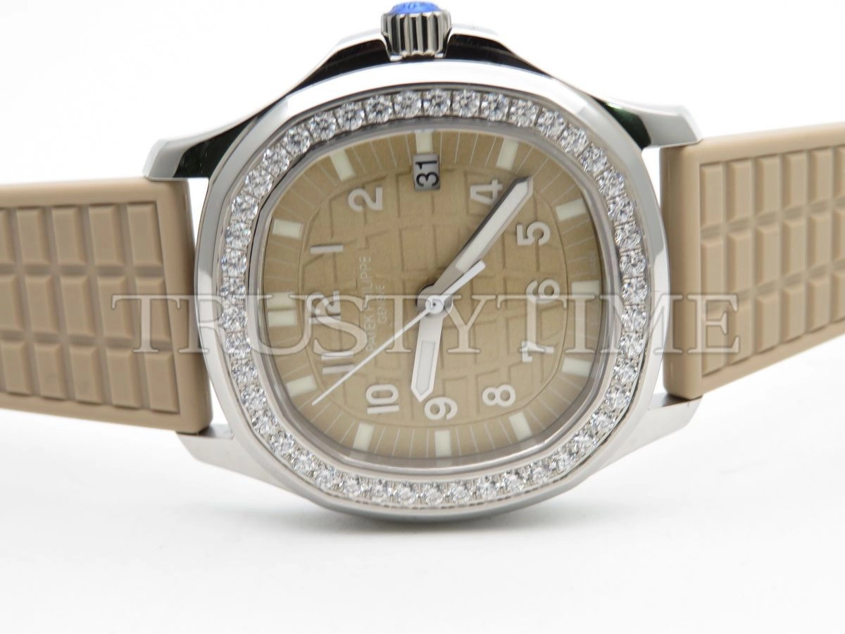 Копия часов Patek Philippe Aquanaut Quartz Ladies 35mm 5067A-020