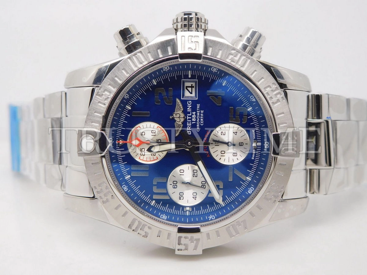 Копия часов Breitling Avenger II Chronograph 43 A13381111C1A1