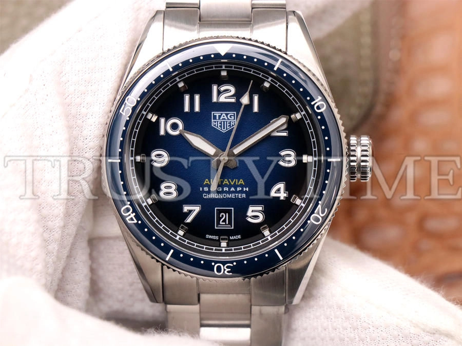 Копия часов Tag Heuer Autavia Isograph Calibre 5 42mm WBE5116.EB0173