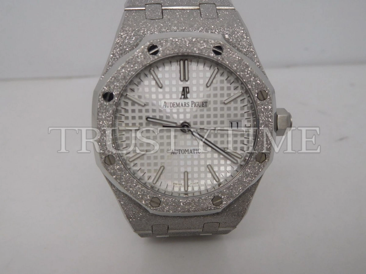 Копия часов Audemars Piguet Royal Oak Frosted 37mm 15454BC.GG.1259BC.01