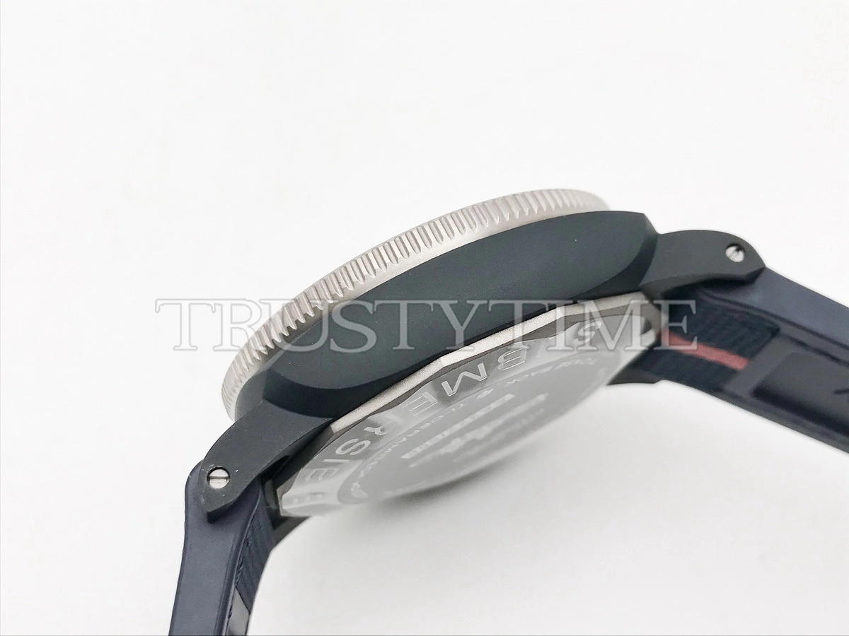 Копия часов Panerai Submersible QuarantaQuattro Luna Rossa Ti-Ceramitech™ PAM01466