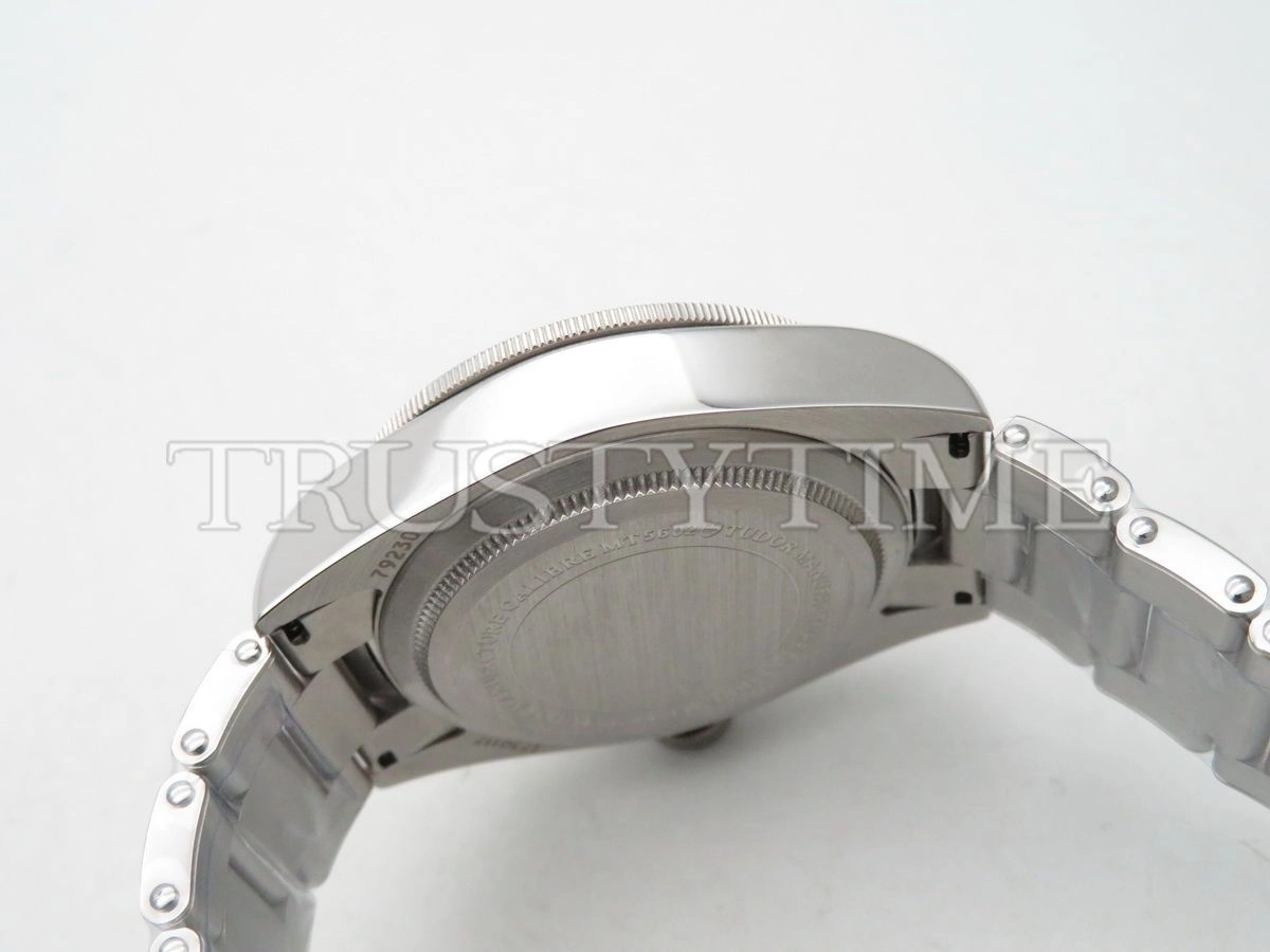 Копия часов Tudor Heritage Black Bay 41mm M79230R-0012