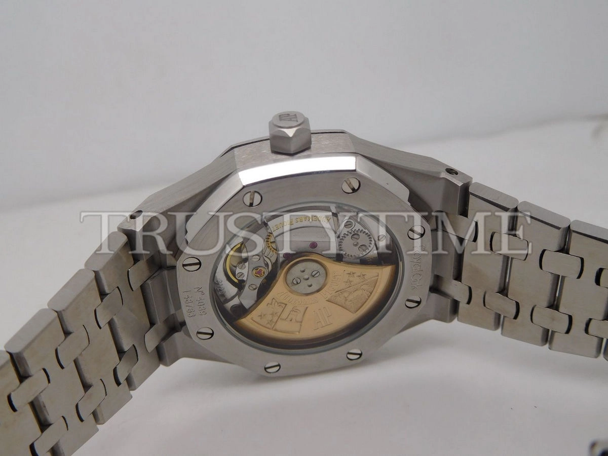 Копия часов Audemars Piguet Royal Oak Frosted 37mm 15454BC.GG.1259BC.03