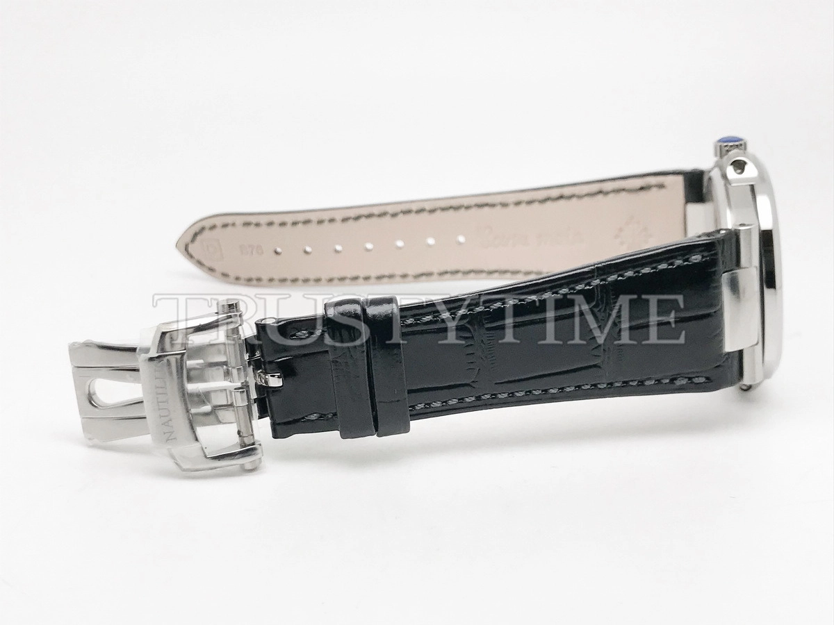 Копия часов Patek Philippe Nautilus Power Reserve Moonphase 40mm 5712G-001