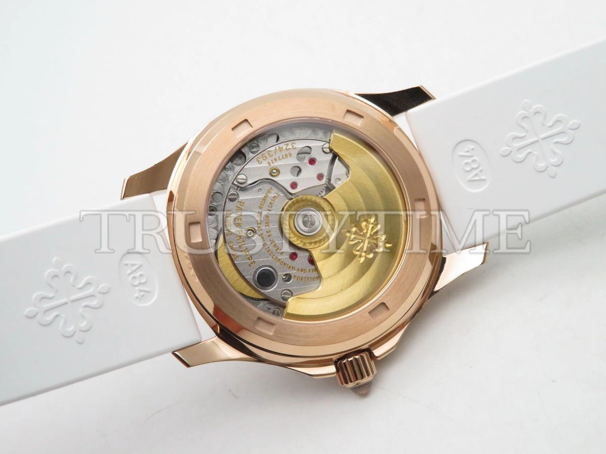 Копия часов Patek Philippe Aquanaut Automatic Ladies 35mm 5069R-001