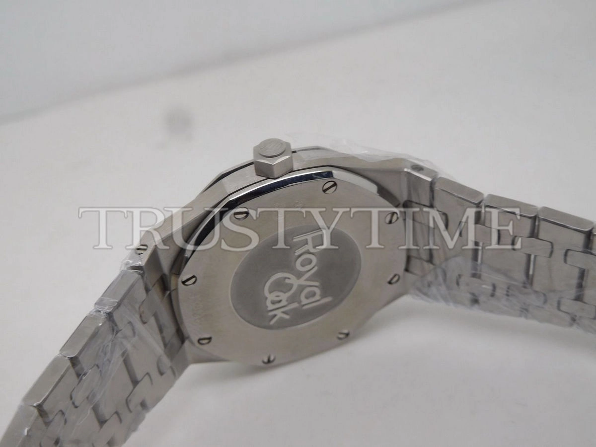 Копия часов Audemars Piguet Royal Oak Frosted 33mm 67653BC.GG.1263BC.01