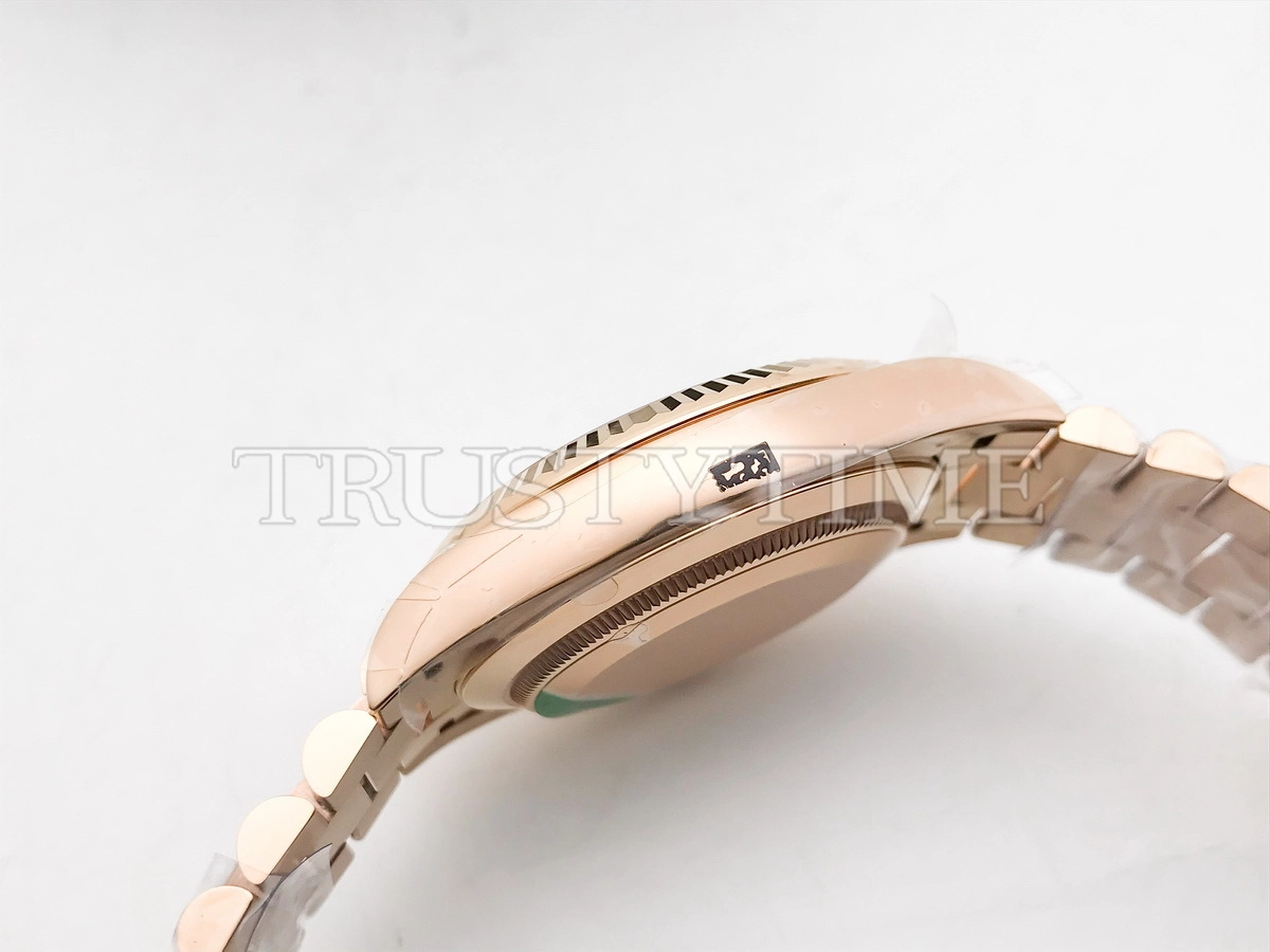 Копия часов Rolex Day-Date 40mm 228235-0001