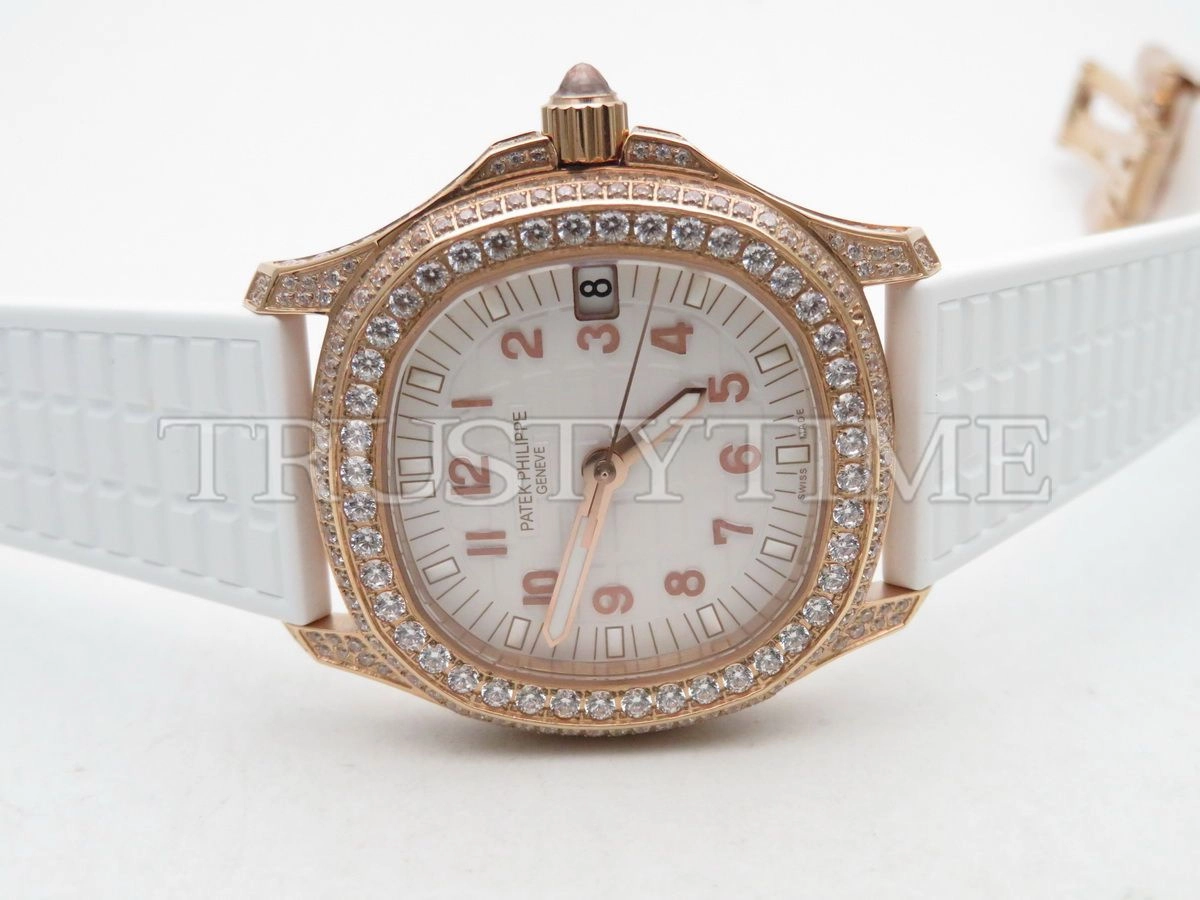 Копия часов Patek Philippe Aquanaut Automatic Ladies 35mm 5069R-001