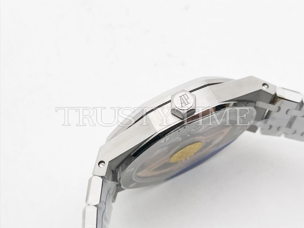 Копия часов Audemars Piguet Royal Oak Selfwinding 15500ST.OO.1220ST.04