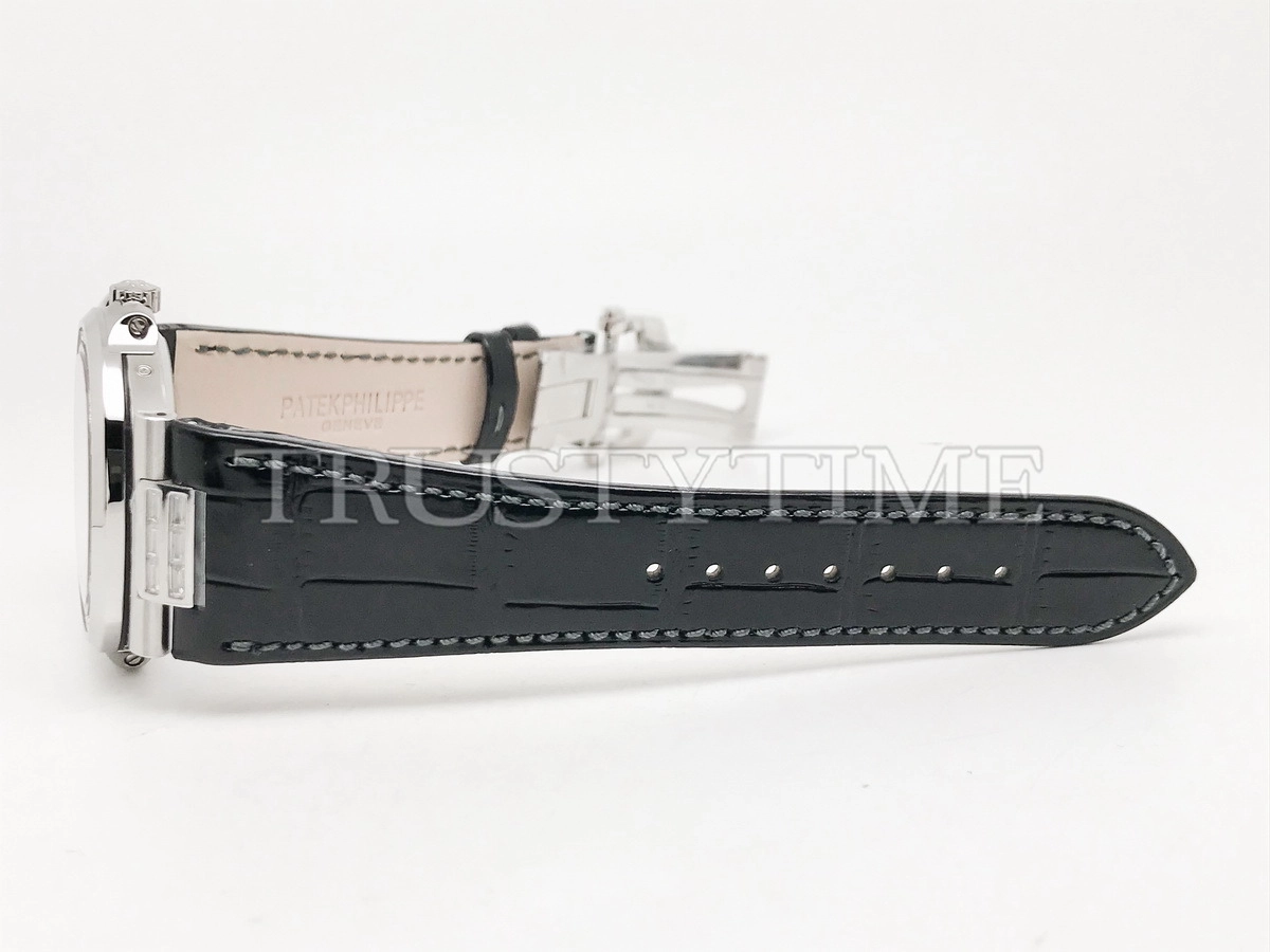 Копия часов Patek Philippe Nautilus Power Reserve Moonphase 40mm 5724G-001