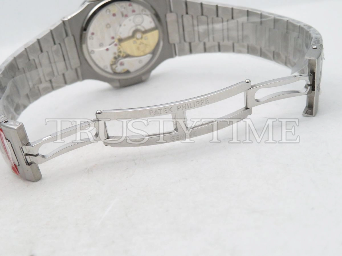 Копия часов Patek Philippe Nautilus Power Reserve Moonphase 40mm 5712/1A-001