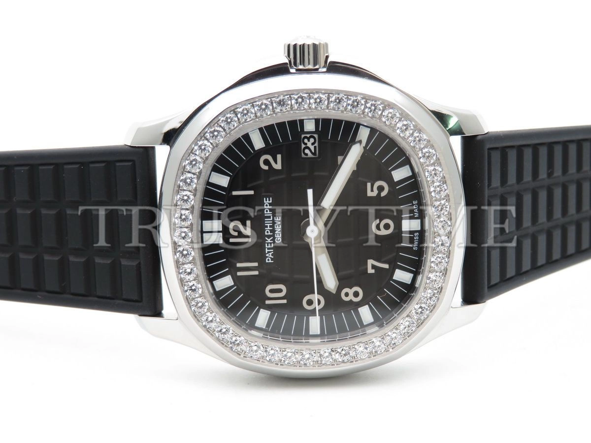 Копия часов Patek Philippe Aquanaut Quartz Ladies 35mm 5067A-001