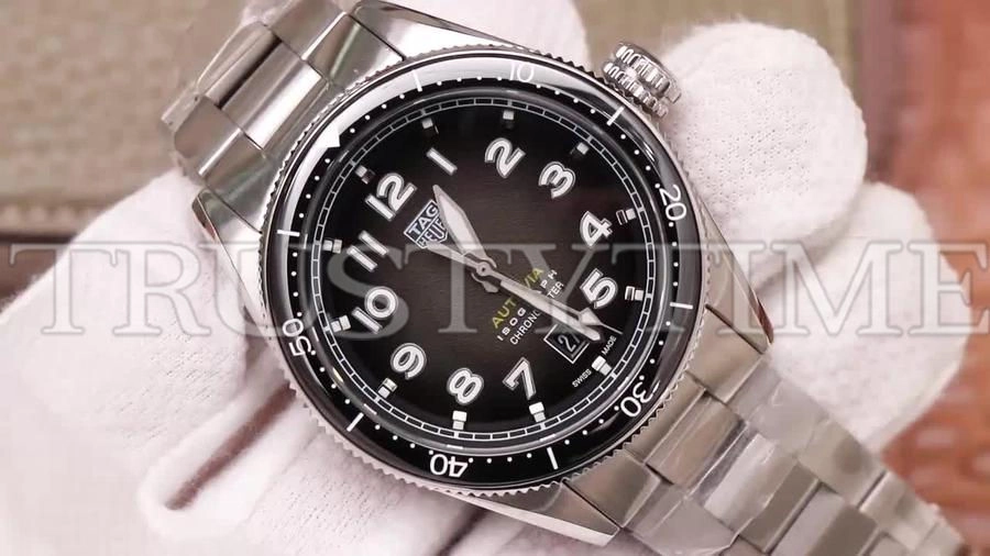 Копия часов Tag Heuer Autavia Isograph Calibre 5 42mm WBE5114.EB0173