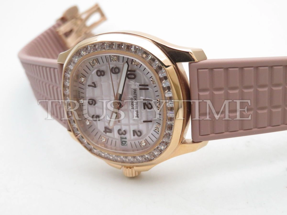 Копия часов Patek Philippe Aquanaut Automatic Ladies 35mm 5072R-001