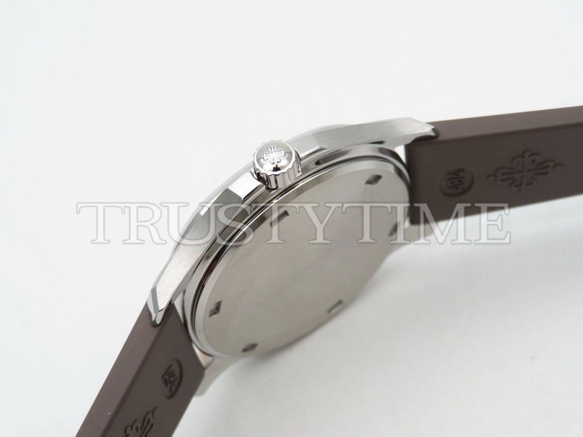 Копия часов Patek Philippe Aquanaut Quartz Ladies 35mm 5067A-023