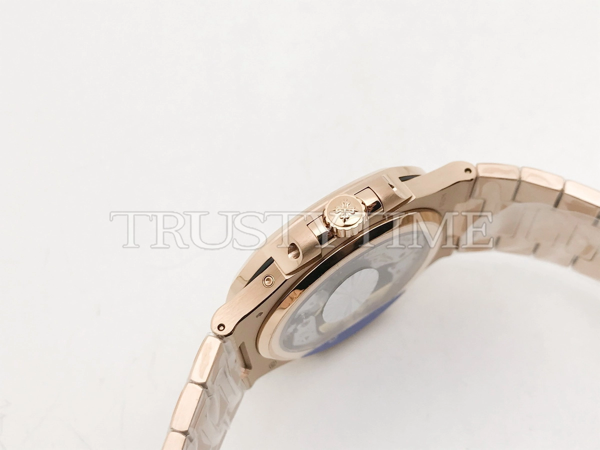 Копия часов Patek Philippe Nautilus Power Reserve Moonphase 40mm 5712/1R-001