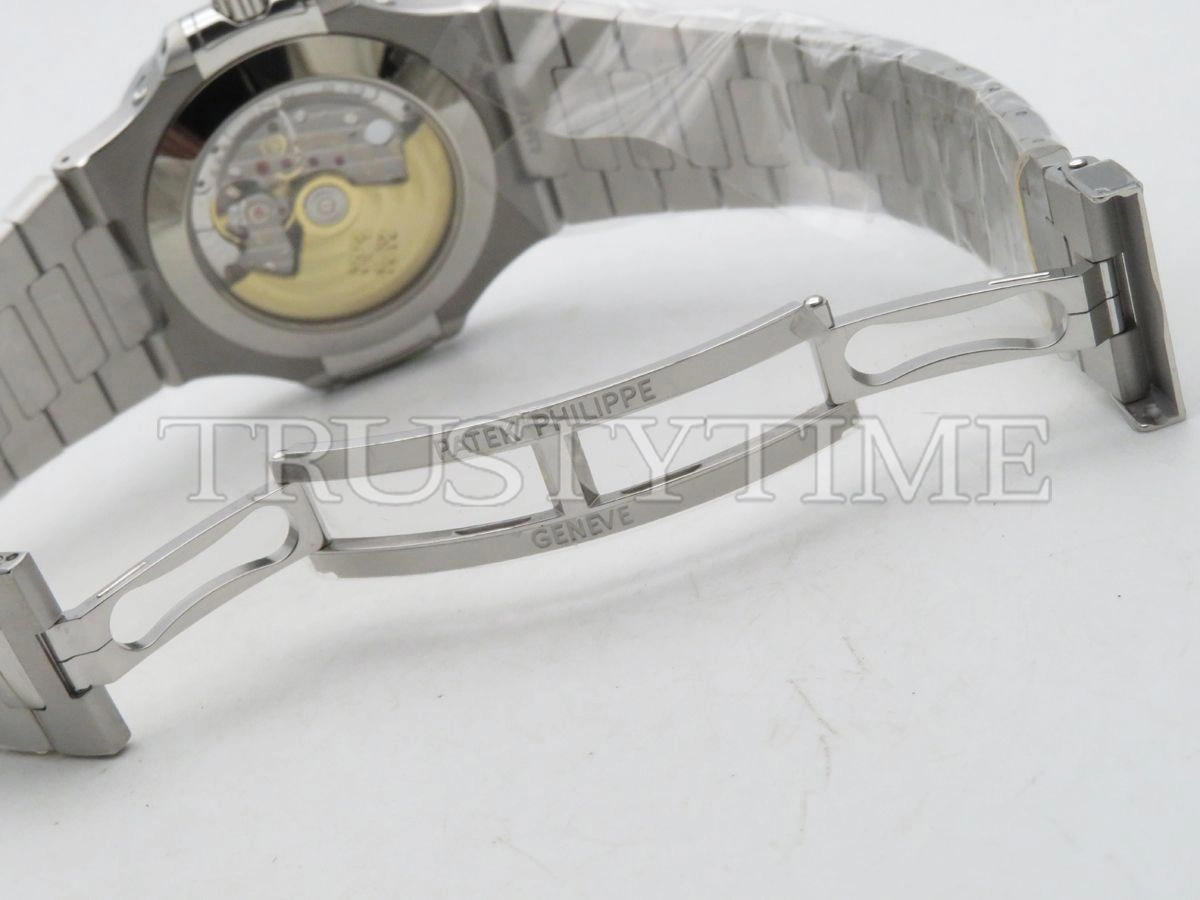 Копия часов Patek Philippe Nautilus Annual Calendar 40,5mm 5726/1A-014