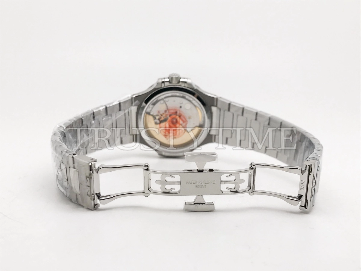 Копия часов Patek Philippe Nautilus Ladies 35mm 7118/1A-011