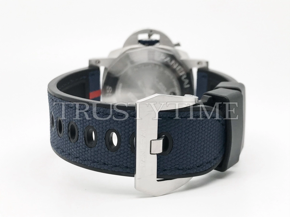 Копия часов Panerai Submersible QuarantaQuattro Luna Rossa 44mm PAM01391