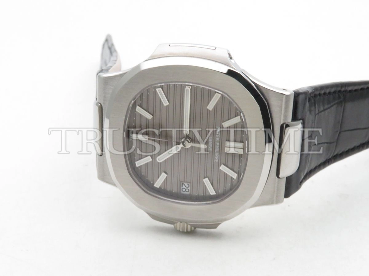 Копия часов Patek Philippe Nautilus 40mm 5711G-001