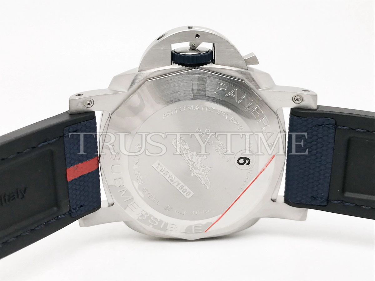 Копия часов Panerai Submersible QuarantaQuattro Luna Rossa 44mm PAM01391