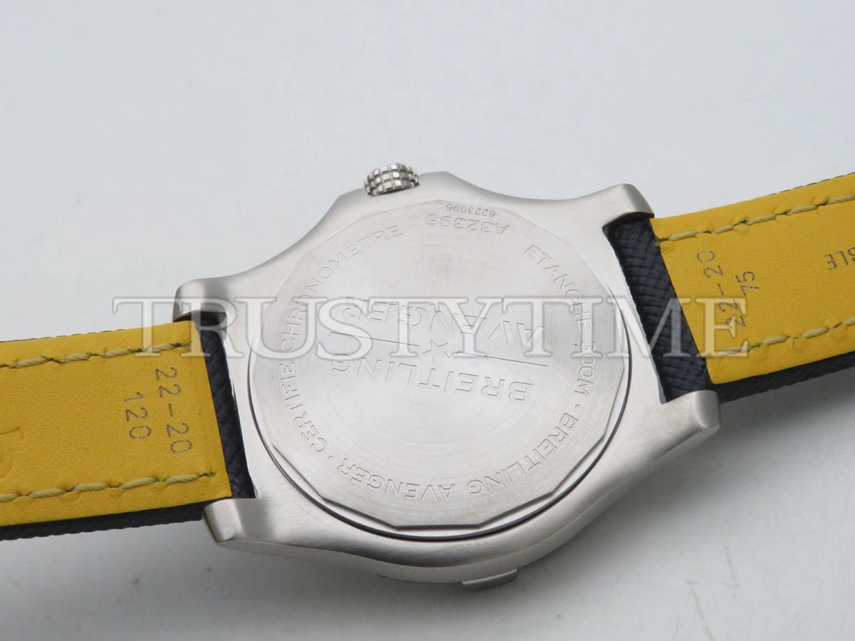 Копия часов Breitling Avenger Automatic GMT 43 A32395101C1X1