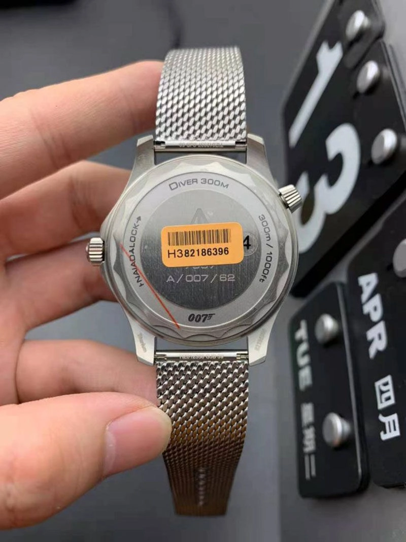 Копия часов Omega Seamaster 007 No Time To Die