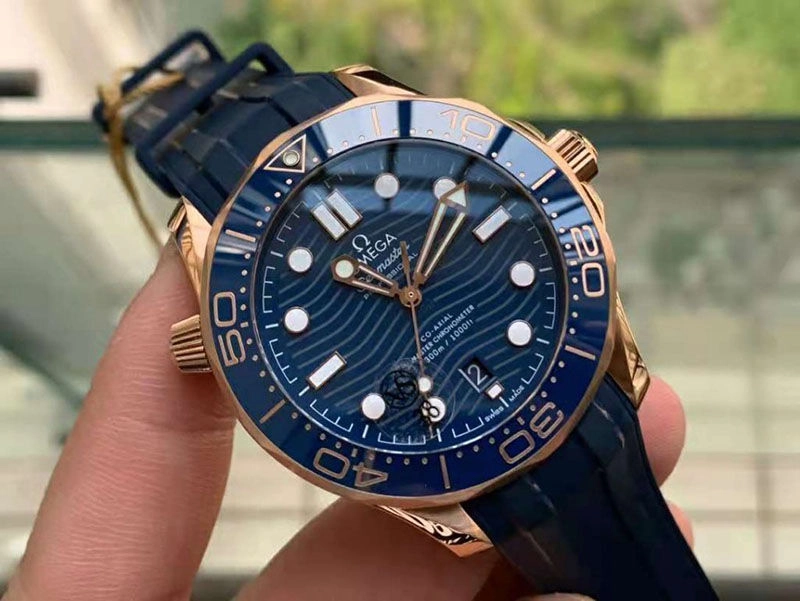 Копия часов Omega Seamaster Diver 300m Rose Gold Blue