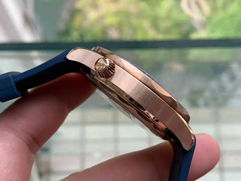 Копия часов Omega Seamaster Diver 300m Rose Gold Blue