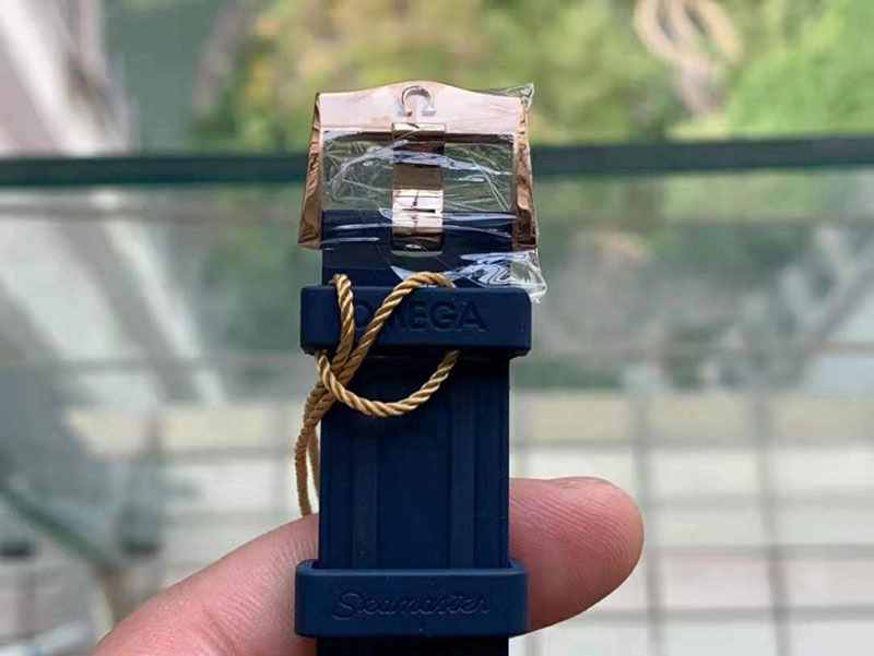 Копия часов Omega Seamaster Diver 300m Rose Gold Blue